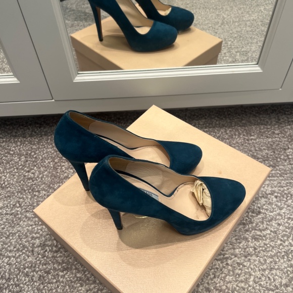 Prada shoes - Picture 2 of 3